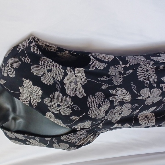 CHAPS BLACK & WHITE FLORAL EMPIRE WAIST DRESS - Picture 3 of 6